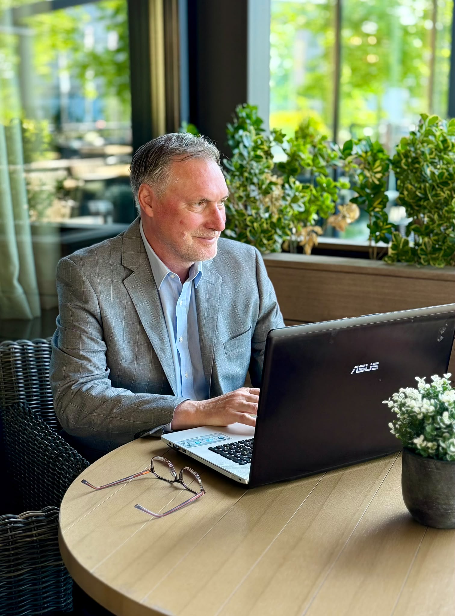 Gilbert van Asselt bewaakt merken in de registers
